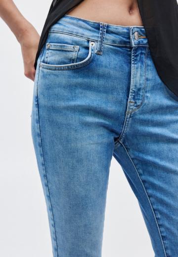 Узкие джинсы
