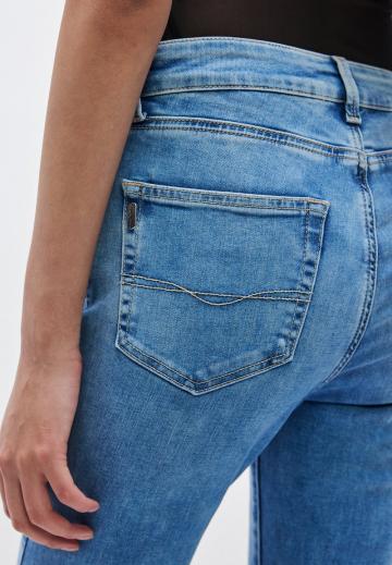 Узкие джинсы