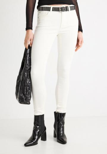 Узкие джинсы