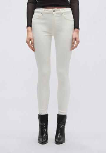 Узкие джинсы