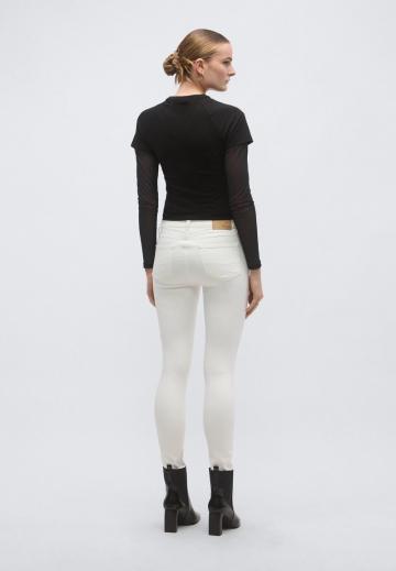 Узкие джинсы