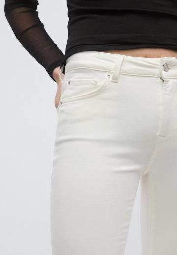Узкие джинсы