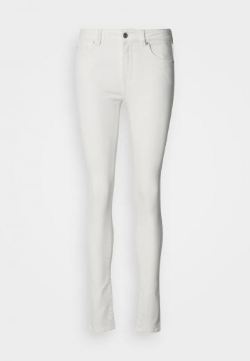 Узкие джинсы