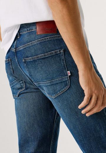 Прямые джинсы