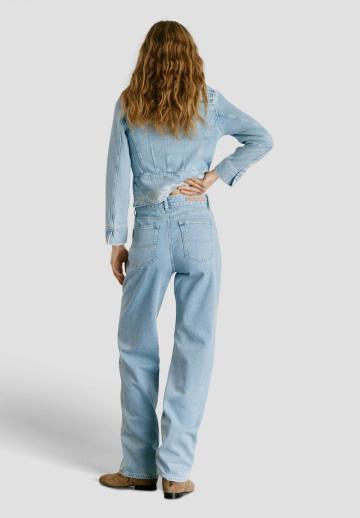 Прямые джинсы