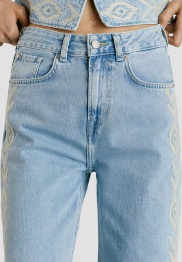 Прямые джинсы