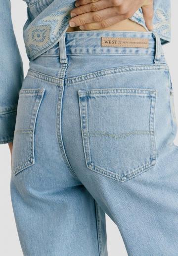 Прямые джинсы