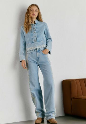 Прямые джинсы