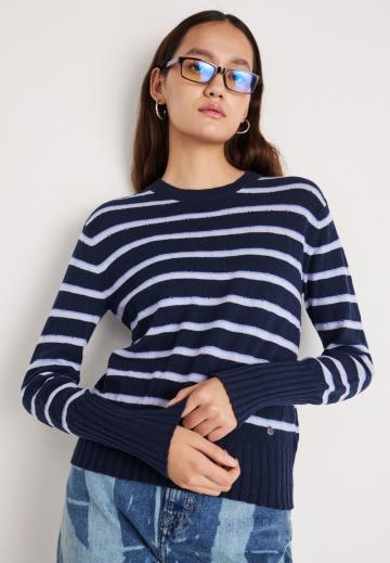 Пуловер в полоску