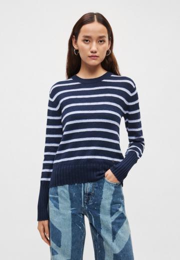Пуловер в полоску