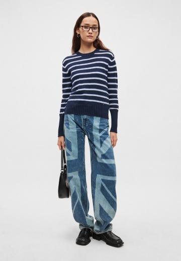 Пуловер в полоску
