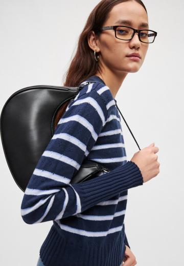 Пуловер в полоску