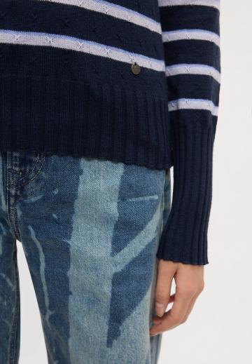 Пуловер в полоску