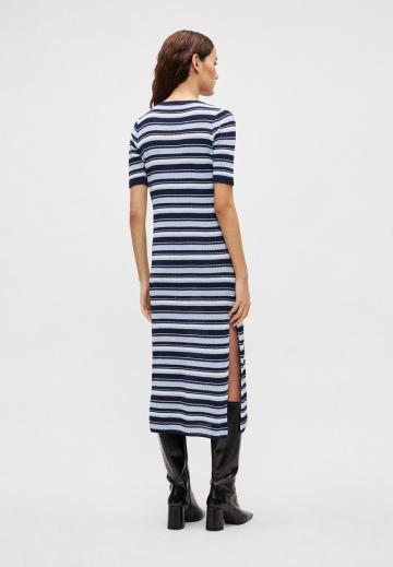 Вязаное платье