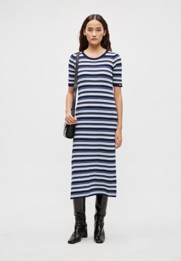 Вязаное платье