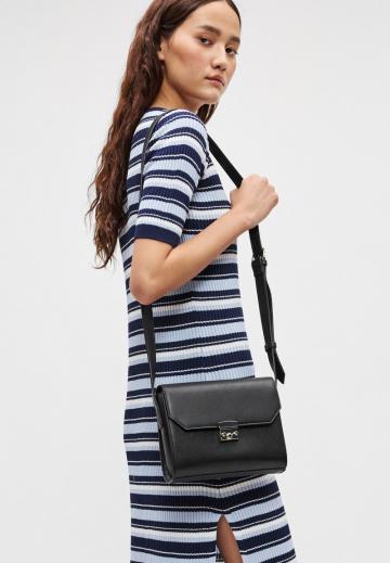 Вязаное платье