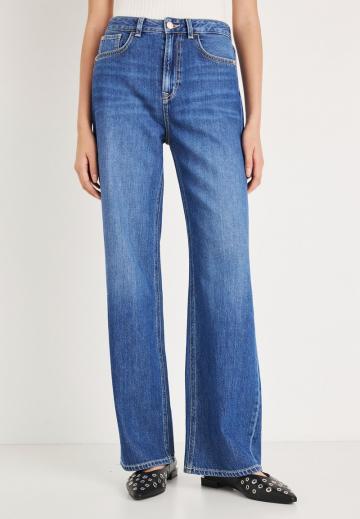 Прямые джинсы
