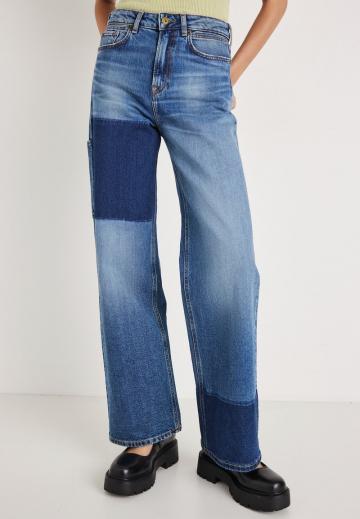 Прямые джинсы