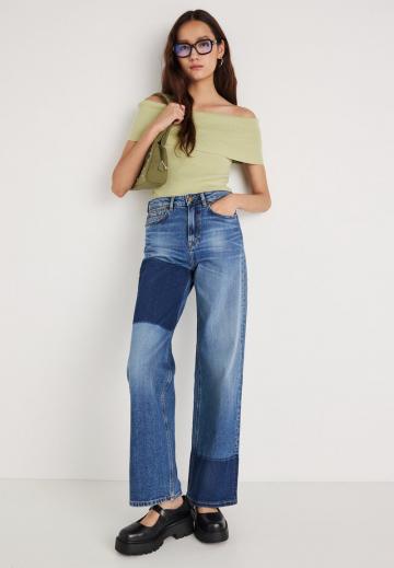 Прямые джинсы