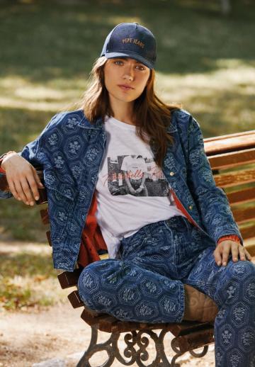 Джинсовая жилетка