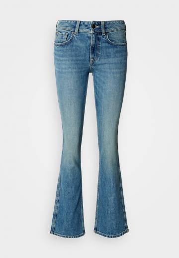 Клешеные брюки