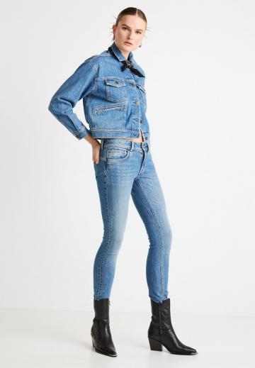 Джинсовая куртка