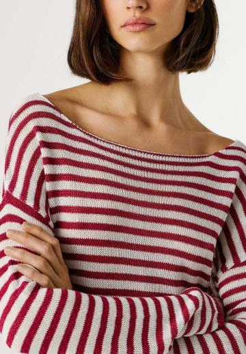 Пуловер в полоску