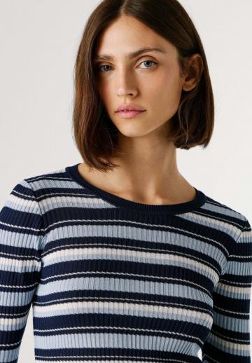 Пуловер в полоску