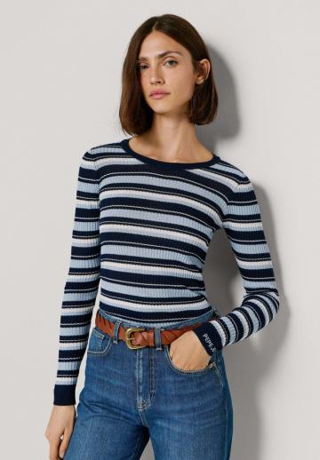 Пуловер в полоску