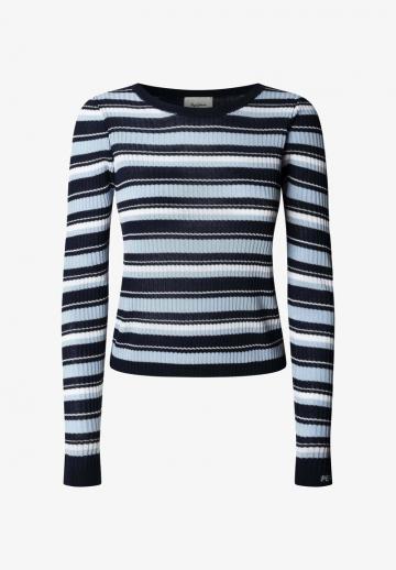 Пуловер в полоску