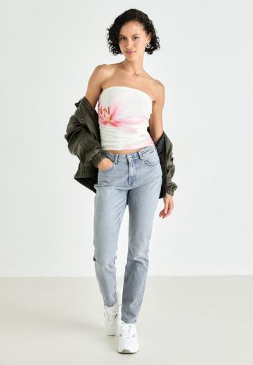 Короткие джинсы