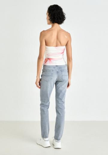 Короткие джинсы