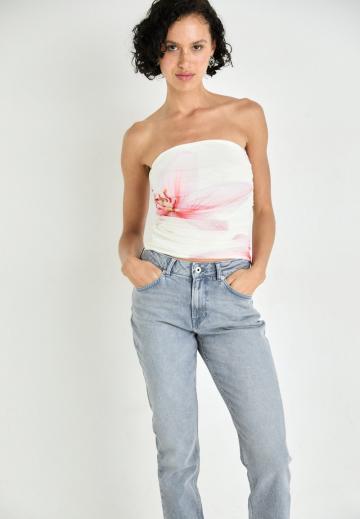 Короткие джинсы