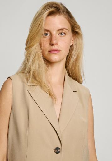 Длинный жилет