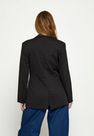 Короткое пальто