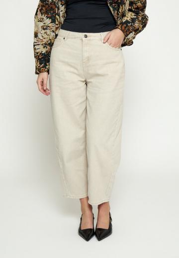 Короткие джинсы