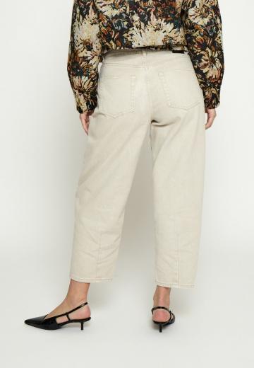 Короткие джинсы