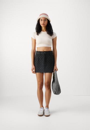 Юбка с накладными карманами