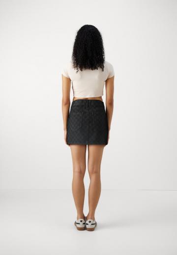 Юбка с накладными карманами