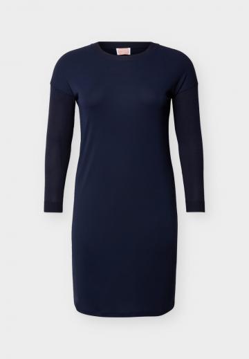 Платье футляр