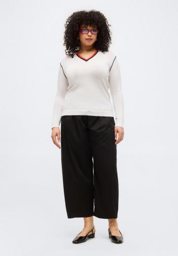 Пуловер с вырезом V