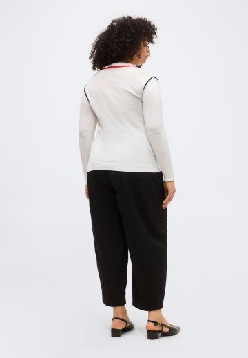 Пуловер с вырезом V