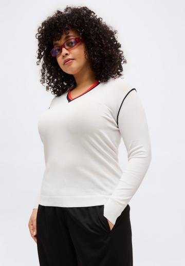 Пуловер с вырезом V