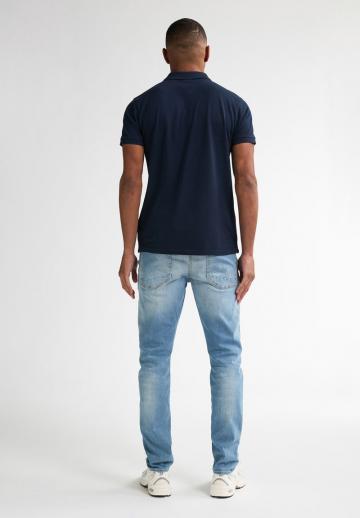 Узкие джинсы