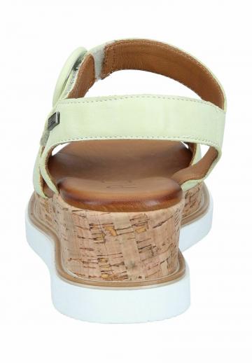 Босоножки на танкетке