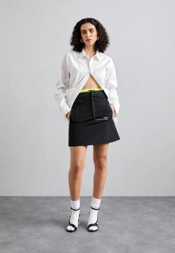 Юбка с накладными карманами