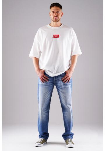 Прямые джинсы