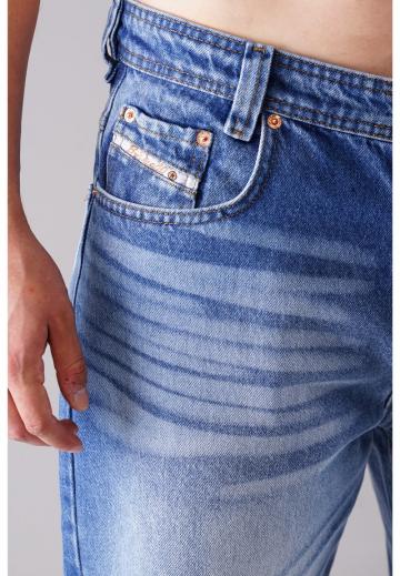 Прямые джинсы