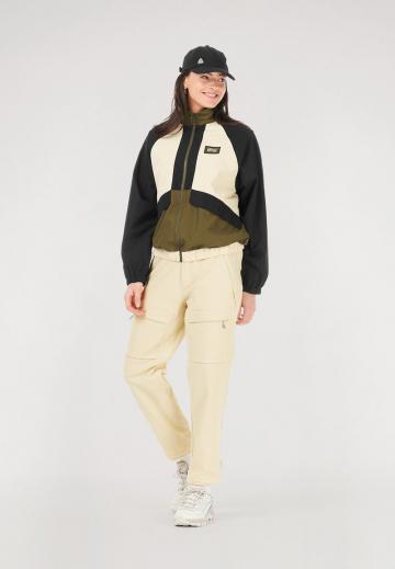 Брюки с накладными карманами