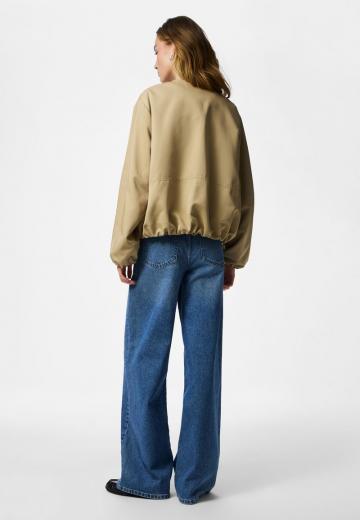 Куртка с накладнымит карманами